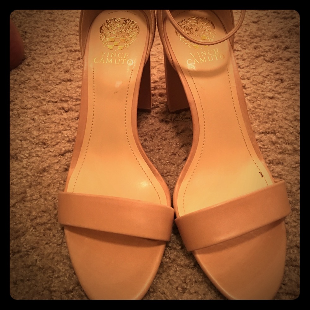 Vince Camuto 3 inch sandals 👡